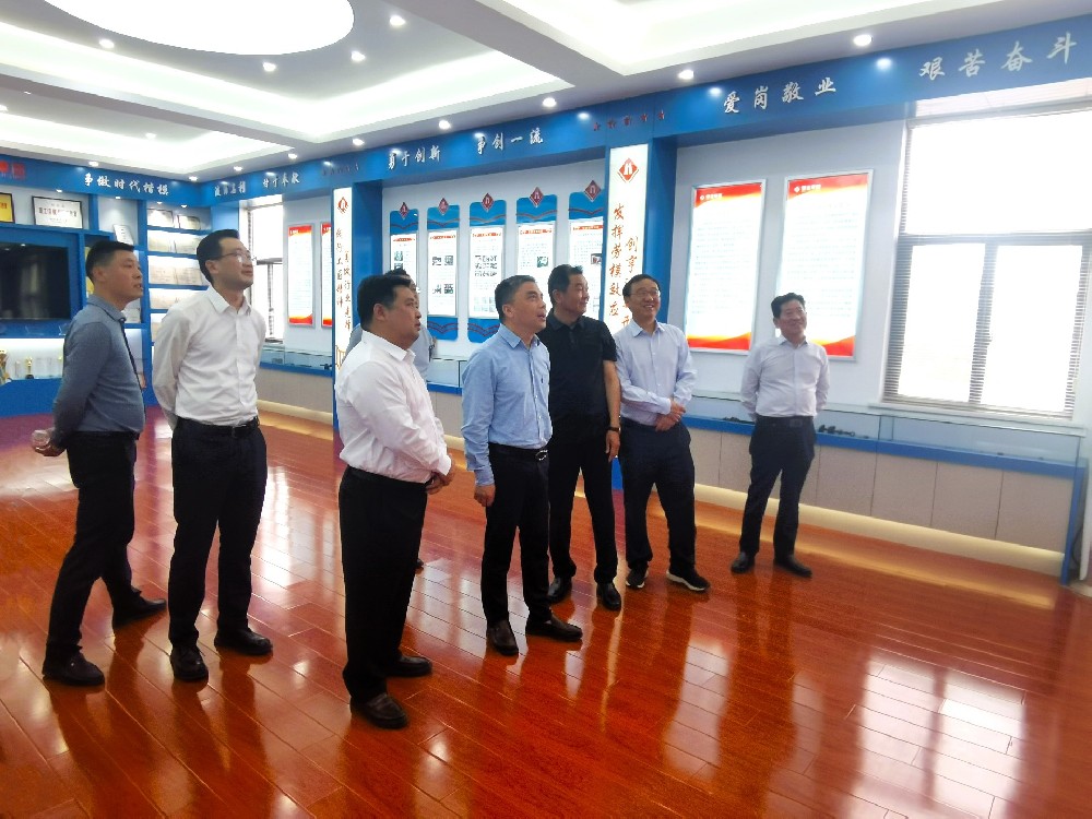 參觀汽車銷售公司.jpg